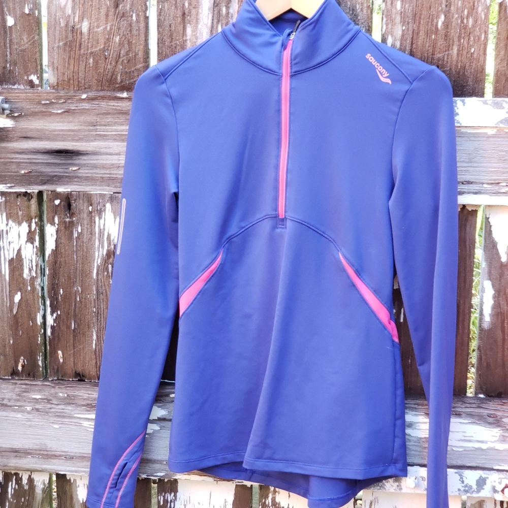 Ladies Saucony size small athletic shirt